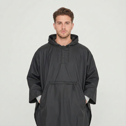 Pluvion heren regenponcho zwart – close-up detail opvouwbaar